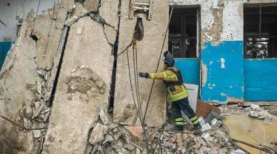 Удар по Селидово: из-под завалов больницы достали тело еще одного человека