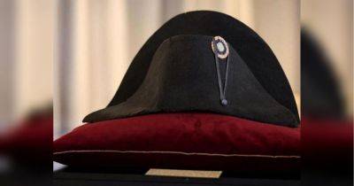 Знаменитая шляпа Наполеона продана на торгах за 2 млн евро