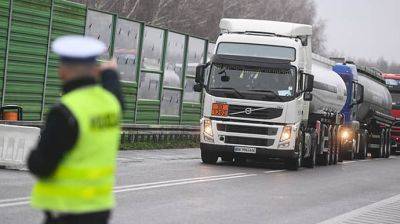 Польские перевозчики объявили о намерении блокировать границу с Украиной еще месяц
