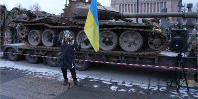 В Финляндии на площади выставили уничтоженный в Украине российский танк. Кремль отреагировал