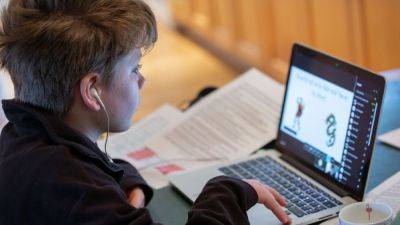 Родители удивятся: кто из украинских школьников сможет получить бесплатные ноутбуки