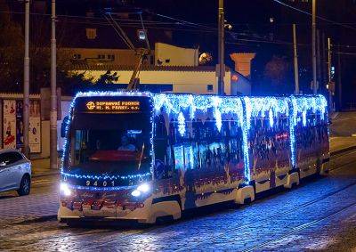 На улицы Праги выйдут рождественские трамваи - vinegret.cz - Чехия - Прага