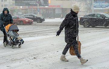 Минск накрыл мощный снегопад