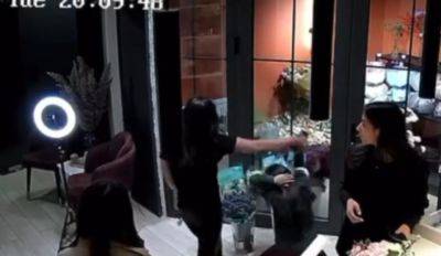 Мать, избившая дочь в магазине цветов, находится в центре реабилитации, дочка – в центре соцзащиты детей ГУВД - podrobno.uz - Узбекистан - Ташкент - район Мирзо-Улугбекский