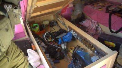 Видео: ЦАХАЛ нашел склад оружия под детской кроватью в доме командира ХАМАСа