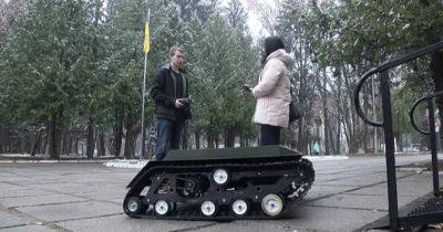 Поднимает 200 кг и работает три недели: в Виннице создали боевого робота Escadron (видео)