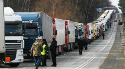 Уже не стало второго водителя фуры: что сейчас происходит на границе Украины с Польшей