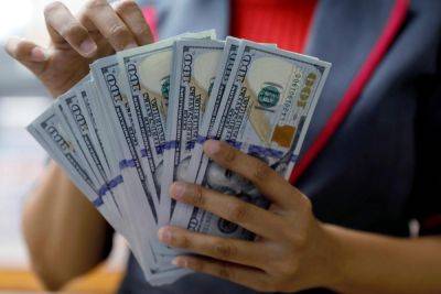 Доллар упал в цене перед выходными: обменки и банки обновили курс валют на пятницу, 24 ноября
