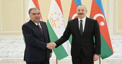 Эмомали Рахмон встретился в Баку с Ильхамом Алиевым