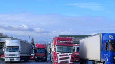 Ситуация на границе с Польшей сложная: "Шегини" блокируют днем, всего в очередях - 3700 грузовиков