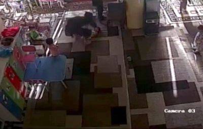 Воспитательница частного детсада в Кагане ударила ребенка. Видео - podrobno.uz - Узбекистан - Ташкент