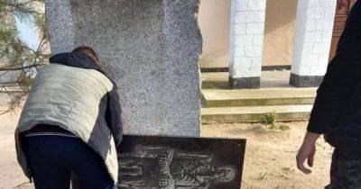 На оккупированной части Херсонщины россияне сносят памятники жертвам Голодомора
