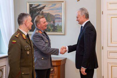 Науседа обсудил с генералом НАТО проведение в жизнь планов по обороне региона
