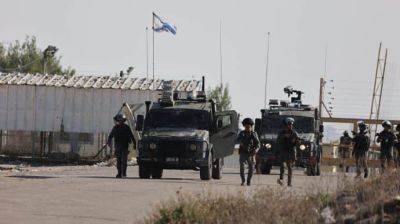 Первая группа израильских заложников выезжает из сектора Газа