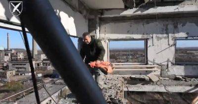 Авдеевка: бойцы ВСУ "спасли" флаг "Шахтера" и показали террикон, захваченный ВС РФ (видео)