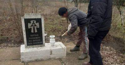 На Херсонщине оккупанты уничтожают памятники жертвам Голодомора (фото)
