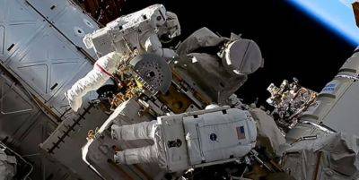 Астронавты NASA потеряли в космосе сумку: ее нашли блуждающей на орбите
