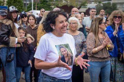 Слезы радости в Израиле после 49 дней кошмара: родные встречают освобожденных детей и матерей