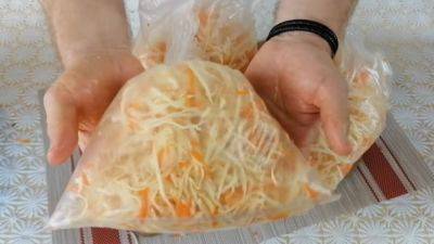 Готовится за считанные минуты: рецепт квашеной капусты в пакете, которым точно поделитесь со знакомыми