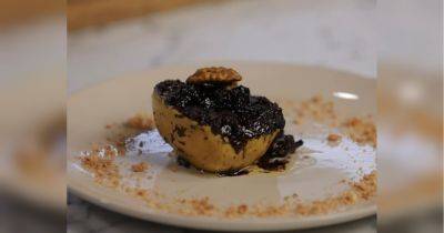 Запеченные яблоки с шоколадно-ореховой начинкой: рецепт от известного кулинара Марко Черветти