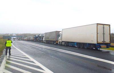 Водители на польской границе хотят эвакуироваться в Украину