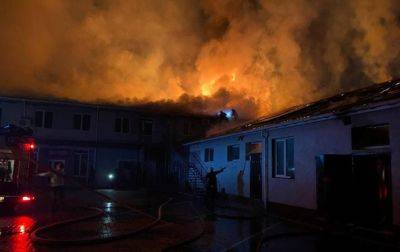 В Винницкой области ликвидируют масштабный пожар