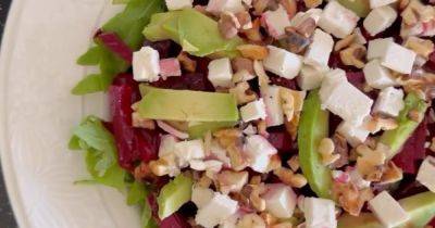 Салат с маринованой свеклой: простой рецепт очень полезного блюда в сезон простуд