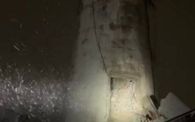 В Одессе из-за урагана упала 100-метровая труба котельной