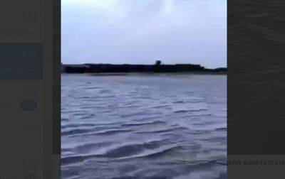 В России море вышло из берегов и затопило аэропорт