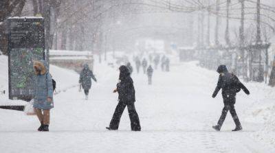 В Украине из-за снежного шторма без света остались больше 2 тысяч населенных пунктов: ситуация по областям