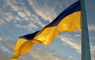 Ураган повредил самый большой флаг Украины - korrespondent.net - Украина - Киев - Киевская обл.