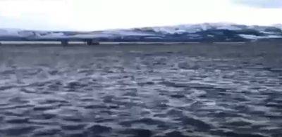 Погодный ад в России: из берегов вышло Берингово море, под воду ушел целый аэродром
