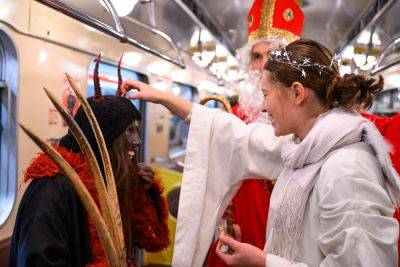 В метро Праги можно будет встретить святого Микулаша, черта и ангела