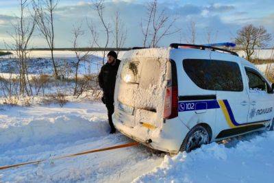 14 часов в холоде, без еды и воды: в Одесской области автобус с детьми оказался в снеговой ловушке