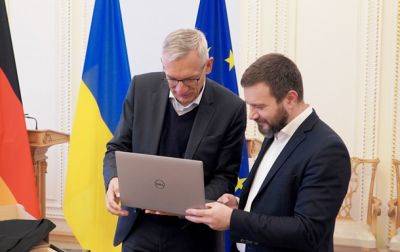 Бундестаг передал Раде тысячу ноутбуков - korrespondent.net - Украина - Германия - Посольство