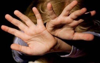 Мать-воспитательницу дома семейного типа подозревают в издевательстве над детьми
