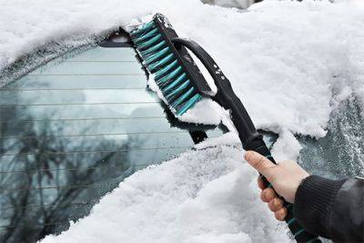 Как быстро очистить машину от снега зимой – советы водителям