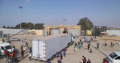 Еще 200 грузовиков с помощью и 4 цистерны с топливом въехали в Газу через "Рафах"
