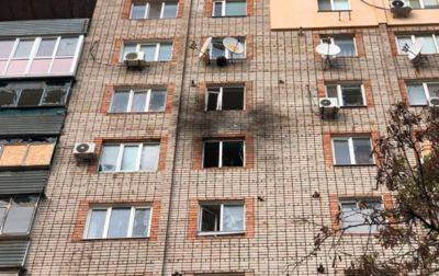 РФ ударила по пятиэтажке в Никополе: есть погибший и раненые