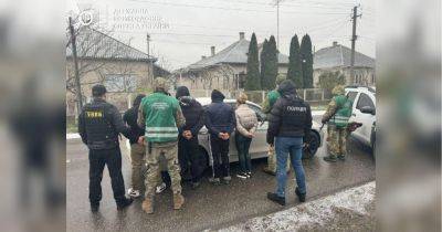 Остановили «семейный бизнес»: на Закарпатье задержана женщина, которая вместе с сыном переправляла «уклонистов» через границу - fakty.ua - Украина - Румыния - Венгрия - Макеевка