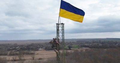 Пограничники вернули флаг Украины на КПП, через который ехали танки РФ 24 февраля (видео)