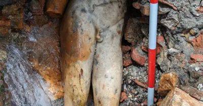 Убивающий ящерицу: в Тоскане нашли редкую статую Аполлона в натуральную величину (фото)