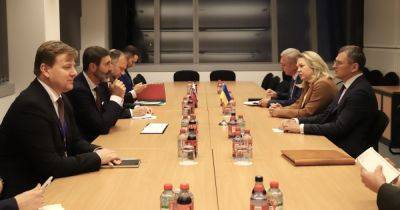 Кулеба впервые встретился со словацким министром-украинофобом
