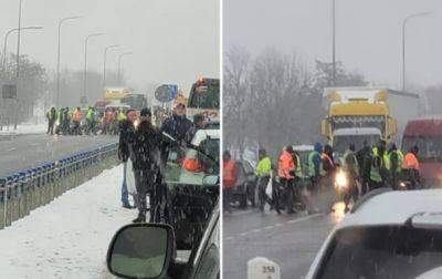 Украинские водители заблокировали дорогу в Польше