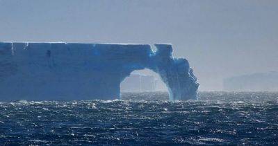 Крупнейший в мире айсберг А23а в результате дрейфа вынесло в чистую воду в Южном океане