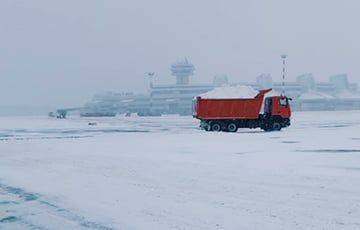 Минский аэропорт засыпает снегом - charter97.org - Белоруссия - Минск