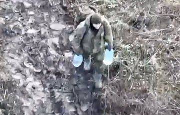 Константин Острожский - Видеофакт: российский солдат тщетно пытается донести воду на свои позиции - charter97.org - Белоруссия