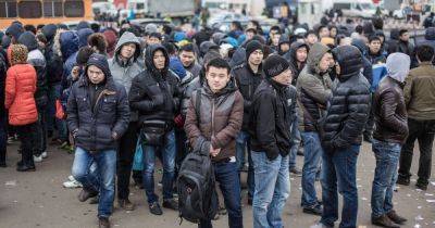 Россияне завезли более 100 тысяч мигрантов из Центральной Азии на ВОТ: что планирует враг