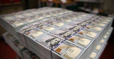 Украина имеет лишний триллион гривен: экономист объяснил откуда деньги на брусчатку (видео)
