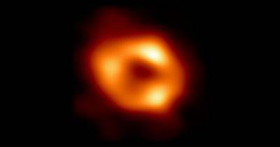 Что-то странное происходит с черной дырой в центре Млечного Пути: давняя загадка решена (фото)